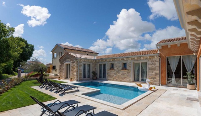 Villa Stonica - Rustic Istrian Pool Retreat