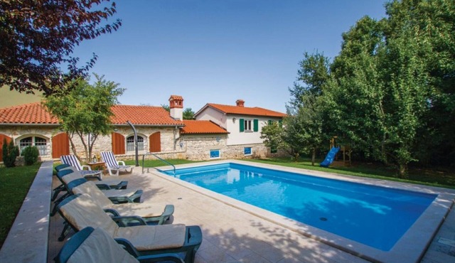 Villa Stori Grod with private Pool and Garden up to 8 People by 22Estates