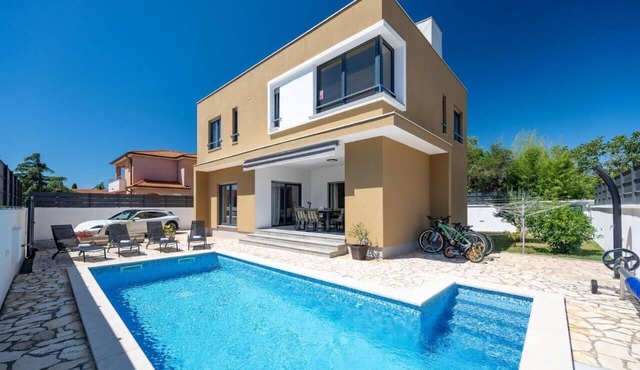 Villa Sunce by Istrabook