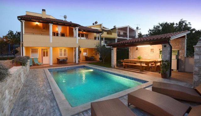 Villa Ulika - 3 apt for 4 persons