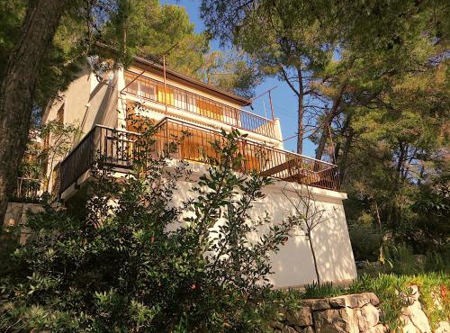 Villa V, 4-star 2-floor 1-apartment seaside property with great outdoors in Prizba