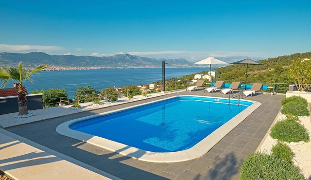 Villa Valinor with Pool in Trogir