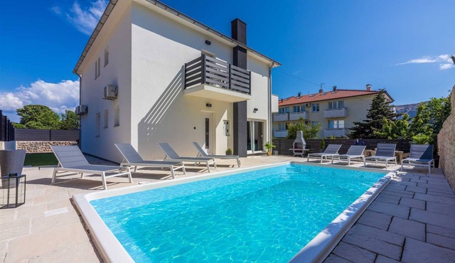 Villa Velvet with pool and BBQ