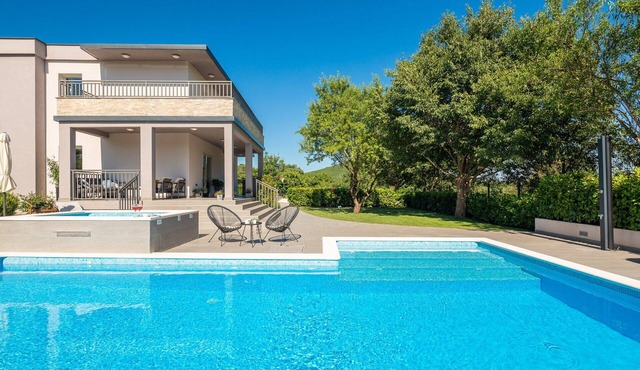 Villa Verde with Pool in Dicmo