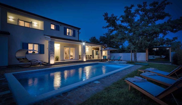 Villa with pool and sauna in Žminj