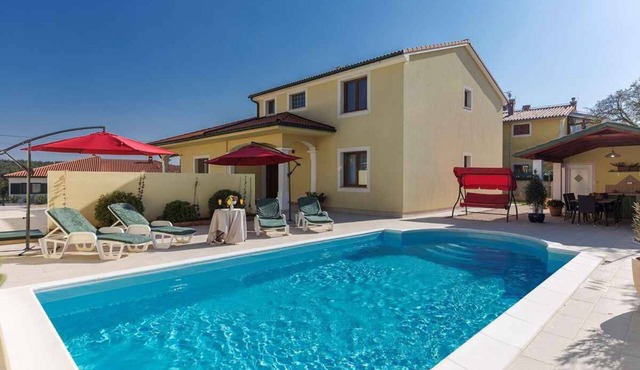Villa with pool and terrace in Vodnjan