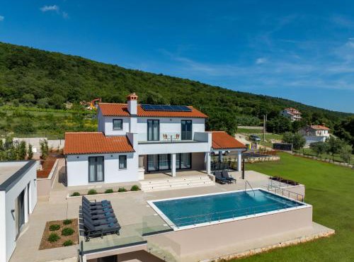 Villa with private pool, garden and seaview for max 11 Pers near Labin 5207-1 in Ubasico