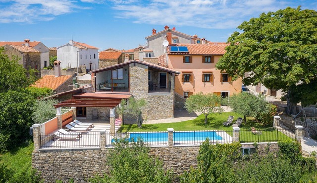 Villa Zamask for 7 people near Motovun with jacuzzi & sauna in Zamaski Dol