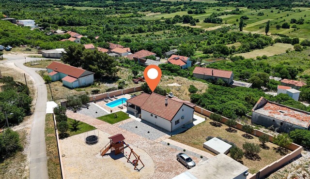 Villa Zrilic with Private Pool (V1102-K1) - Benkovac in Benkovac