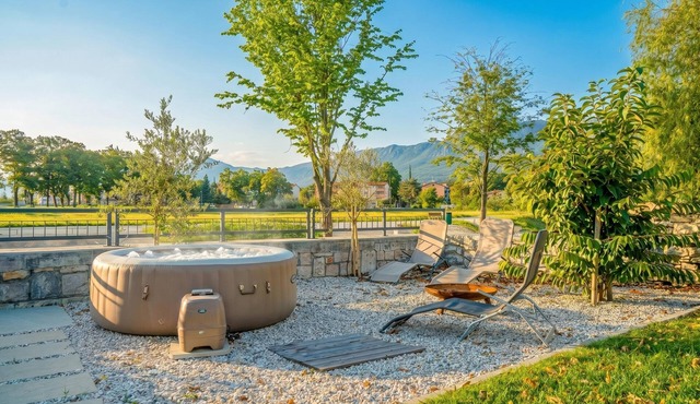 Vipava River Retreat Jacuzzi & Garden, Vipava, Slovenia
