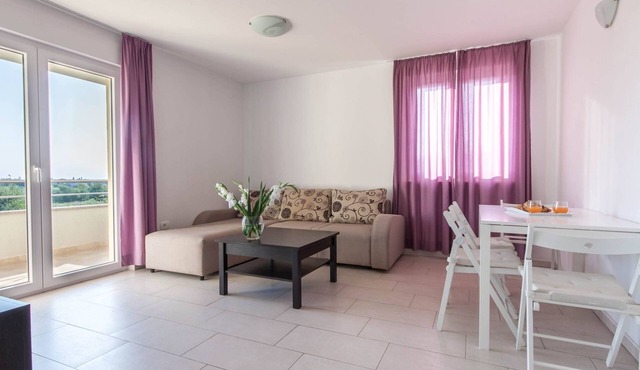 Wohnung in Monterol mit Terrasse und Garten by Interhome in Umag/Juricani