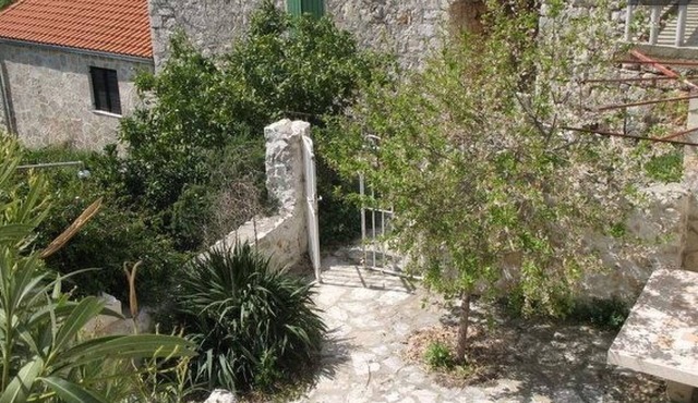 Wohnung in Zavala mit schönem Garten by Interhome in Hvar/Jelsa