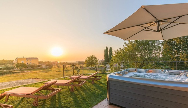 Wonderful, modern villa with pool, whirlpool and garden, near Rovinj in Rovinjsko Selo