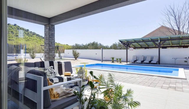 Wonderful private villa for 8 people with A/C, WIFI, private pool, TV, patio and pets allowed