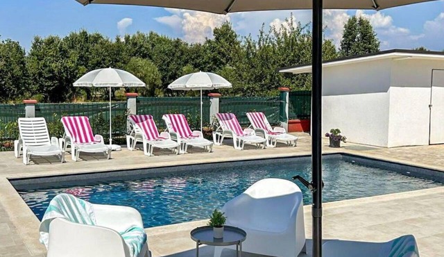 Wonderful private villa for 10 people with private pool, WIFI, A/C, TV, terrace and pets allowed
