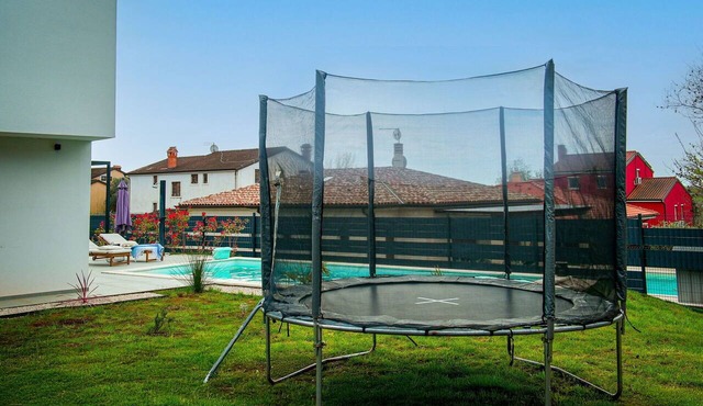 Wonderful private villa for 6 people with WIFI, A/C, private pool, TV and terrace in Umag