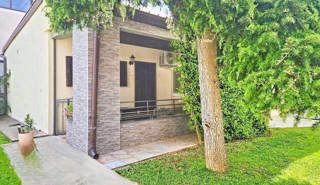 Wonderful private villa for 4 guests with A/C, WIFI, TV, terrace and pets allowed