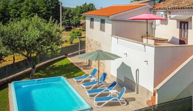 Wonderful private villa for 6 guests with WIFI, private pool, A/C, TV and terrace in Pazin