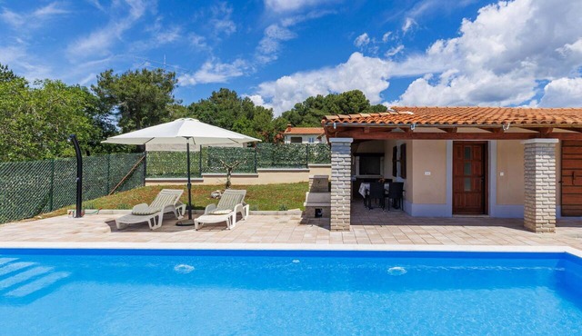 Wonderful private villa for 4 guests with private pool, WIFI, A/C, TV, terrace and pets allowed