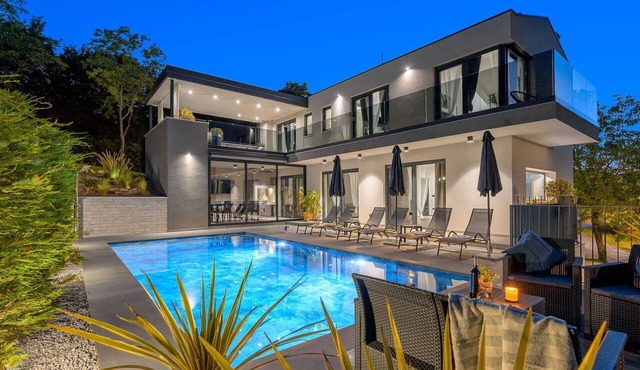Wonderful private villa with A/C, hot tub, private pool, WIFI, TV, terrace and pets allowed