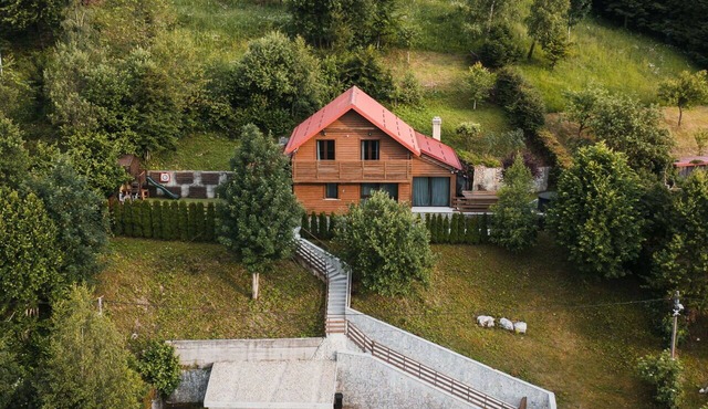 Wonderful private villa for 8 guests with WIFI, hot tub, TV and patio