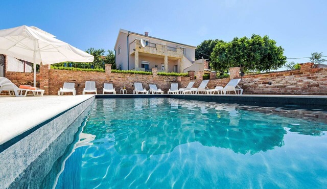 Wonderful private villa for 6 guests with private pool, A/C, WIFI, TV and terrace in Zadar