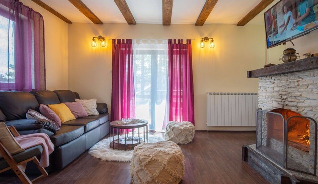 Wonderful private villa with private pool, WIFI, hot tub, TV, terrace, pets allowed and parking