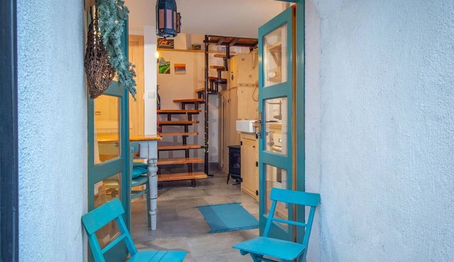 Wonderful villa for 4 guests with WIFI, A/C and balcony in Cres
