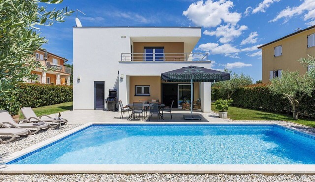 Wonderful villa for 5 people with WIFI, A/C, private pool, TV and terrace in Umag