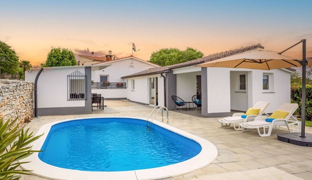Wonderful villa for 6 guests with private pool, A/C, WIFI, TV and terrace in Pazin