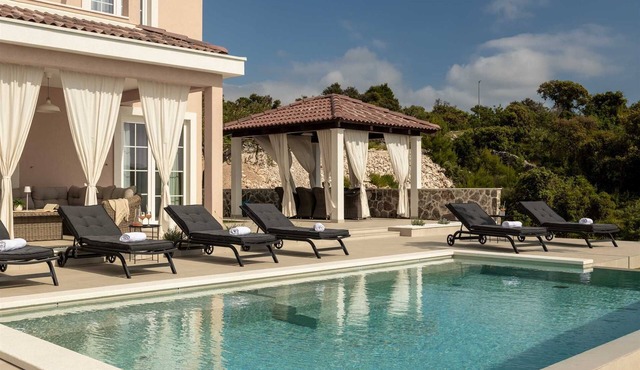 Your Seaview Haven for 8 with Saltwater Pool, close to beaches in Ražanj