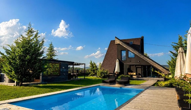 Zoe Luxury House