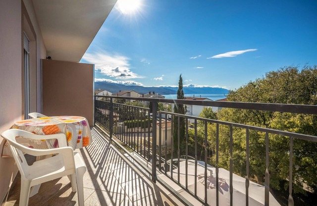 2 bedroom awesome apartment in Novi Vinodolski