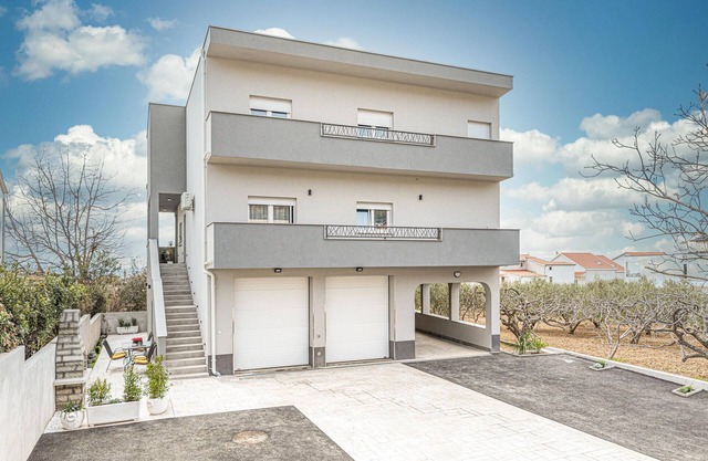 2 bedroom lovely apartment in Kastel Gomilica in Kastel Gomilica