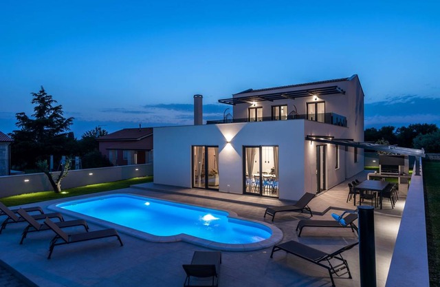 210 m² Villa ∙ 4 bedrooms ∙ 8 guests in Pula
