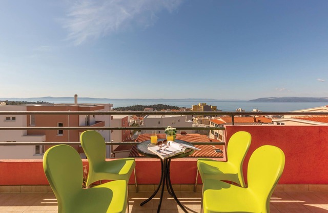 4 bedroom beach front apartment in Makarska