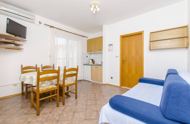 Apartments and Rooms Iva (47621-A11) - Trogir