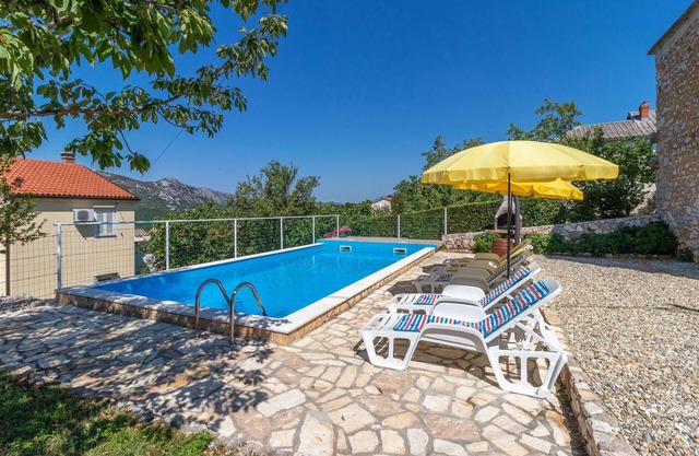 Awesome home in Grizane