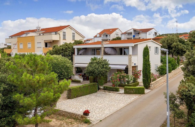 Beautiful apartment in Mandre with WiFi in Mandre