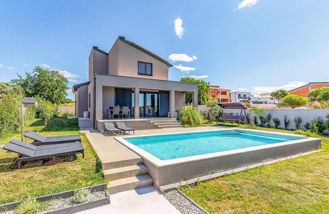 Beautiful home in Pula