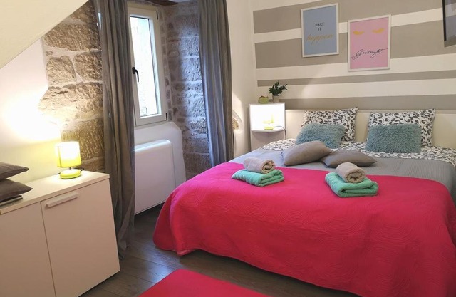 Double Room Hum 17939b in Roč