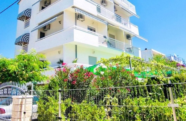 Ferienwohnung Kaštel Štafilić Für Personen Schlafzimmer 