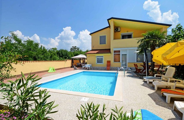 Holiday apartment with use of pool