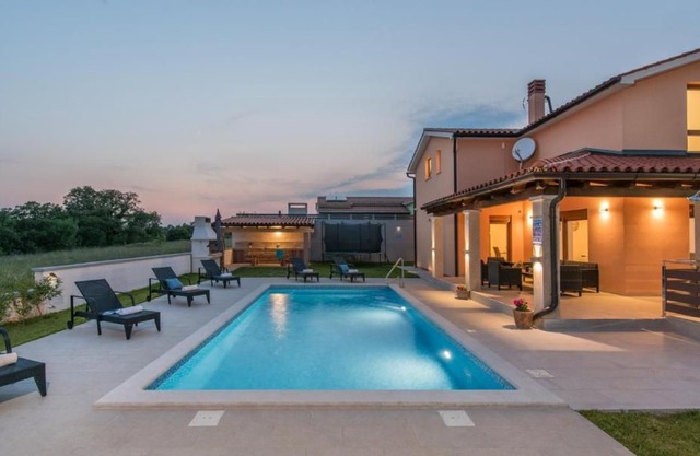 Holiday house Svetvinčenat for 7 - 9 persons with 4 bedrooms - Holiday house