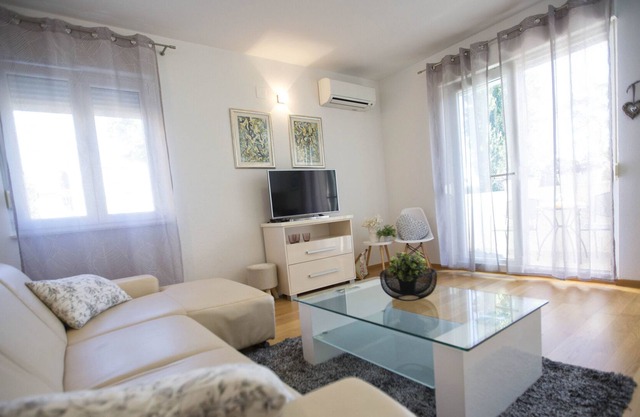 Iris Beach Apartments Kaštel Lukšić 