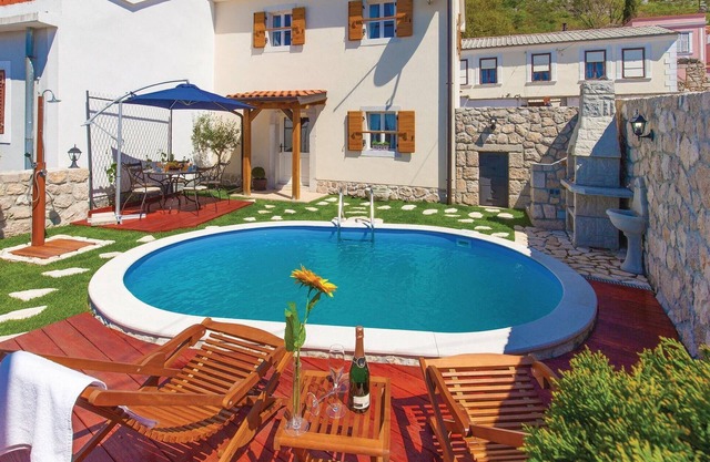 Lovely home in Grizane