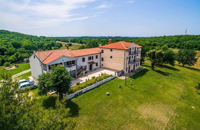 Lovely house LINDI in Poreč- one-bedroom apartment in Vrvari