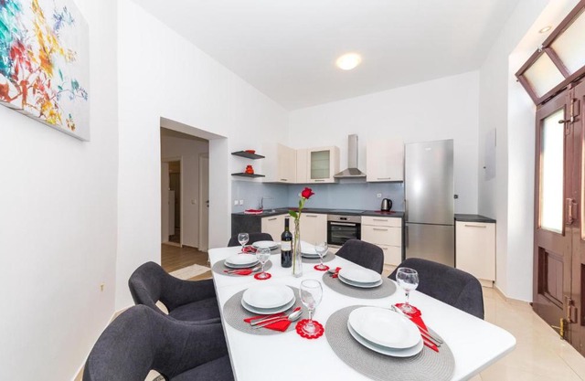 Nice Apartment In Kastel Sucurac With Wifi in Kaštela