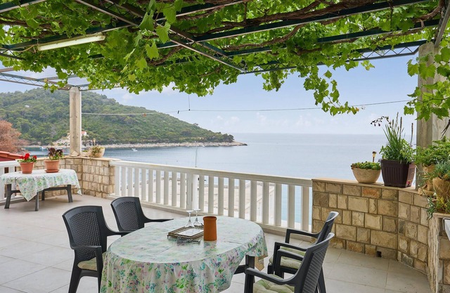 Nice apartment in Saplunara with house sea view