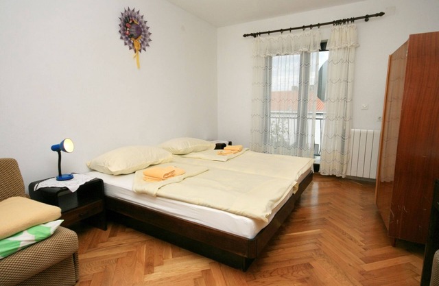 One bedroom apartment with balcony and sea view Novi Vinodolski (A-5514-b)